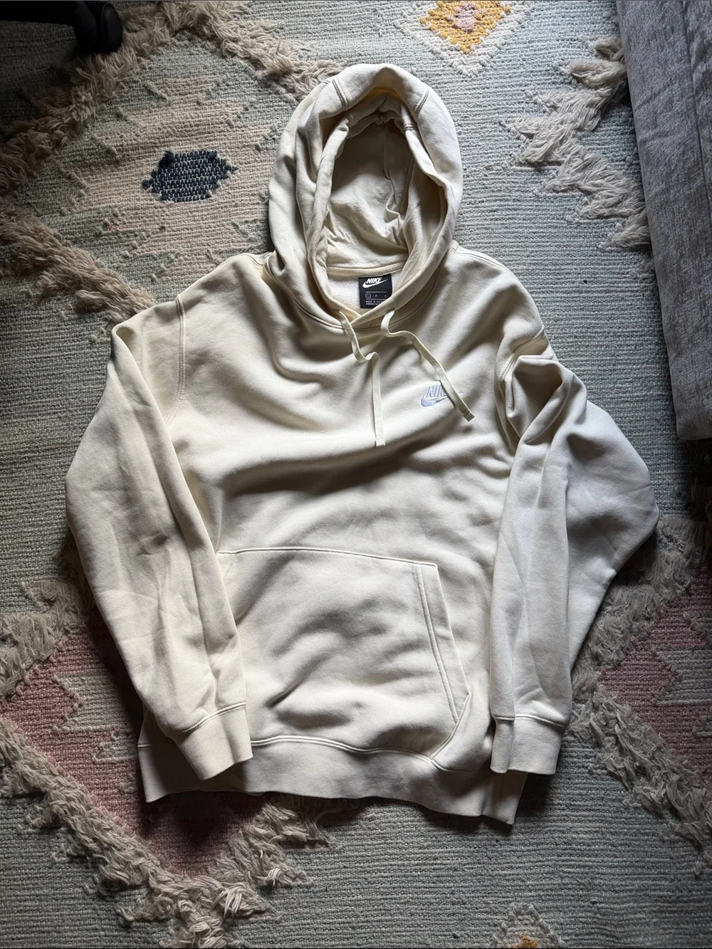 Nike Off-White/Cream Pullover Hoodie with Subtle Swoosh